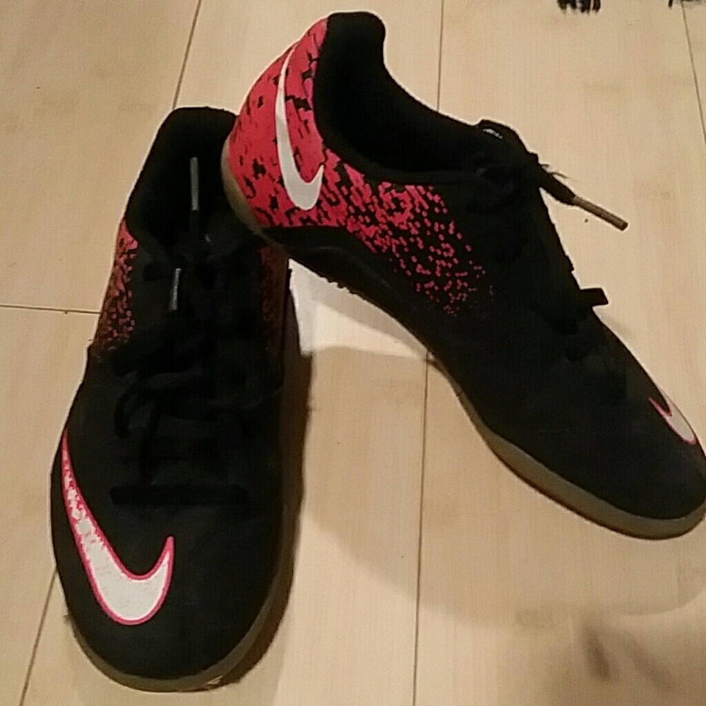 Nike Indoor Soccer Shoes - youth 2.5